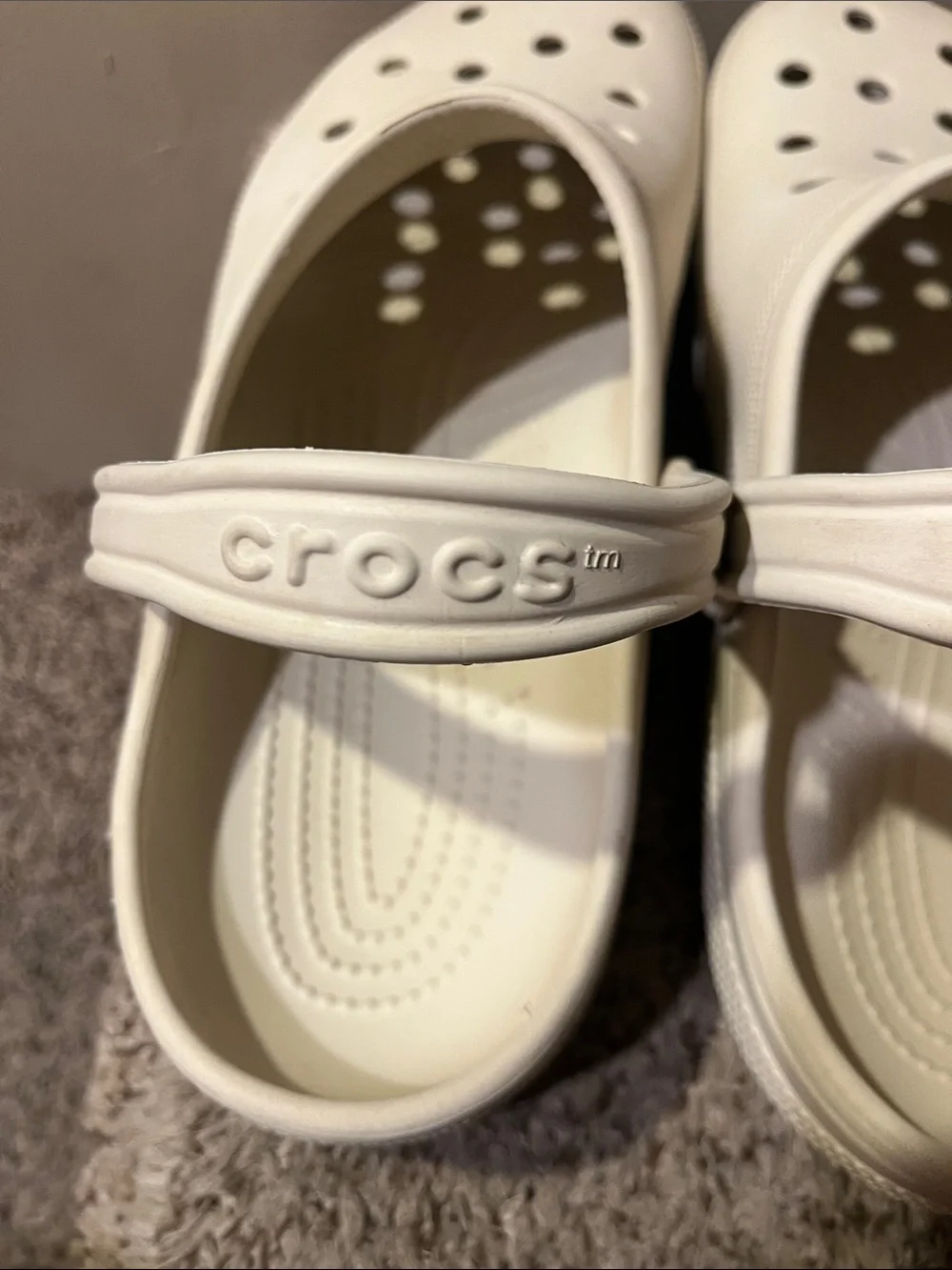 CROCS Classic Clog in Off White